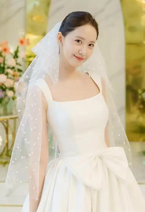 韩国女神林允儿花一般的纯净面孔不愧为少女时代的门面