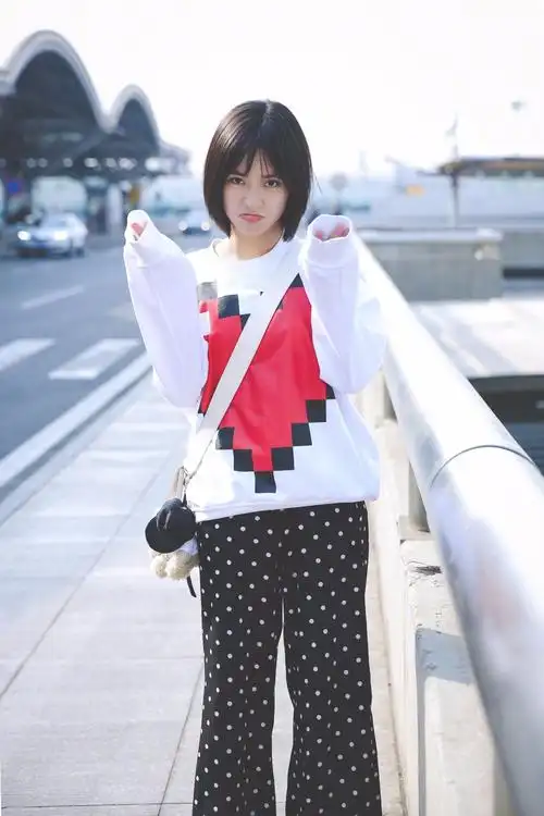 致我们单纯的小美好沈月综艺首秀粉丝期待和胡一天同框