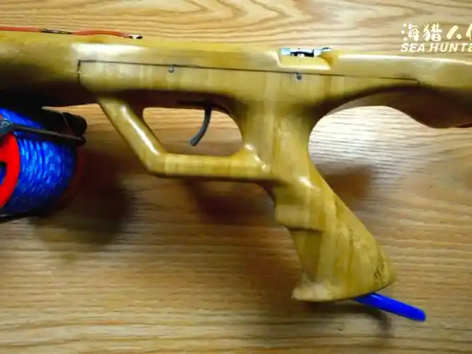 朋友自制的鱼枪.#自由潜水  #渔猎  #赶海  #捕鱼  #水下摄影  #潜水