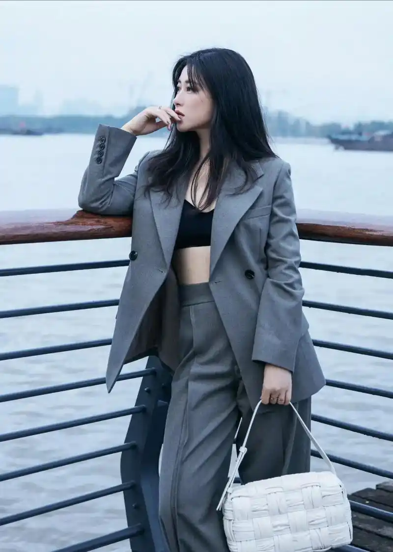 朱珠曾在采访时说:"我以前一直以为我是正常人里面