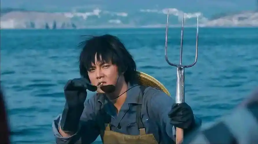 袁华出场最搞笑的一次,手拿叉子太有喜感,这是在cos 海王吗?