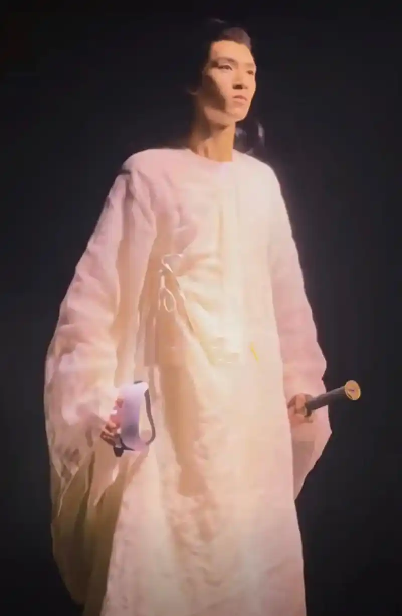 严浩翔咋考上北电表演系的,演话剧笑场嘴都笑歪了,这歪嘴好想一巴掌给