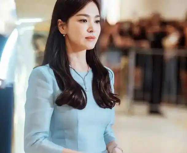 作为粉丝届公认的"冻龄美人",宋慧乔本人的状态真真切切让人感受到了"