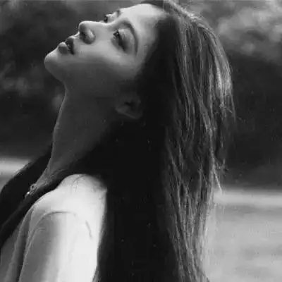 女生头像 | 好看伤感的微信女生头像