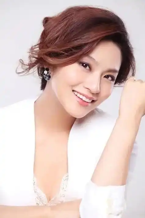 央视主持人孟盛楠.#影视名人 - 抖音