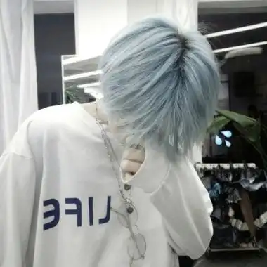 小哥帅头像图片高清真人版的帅气小伙子照片头像