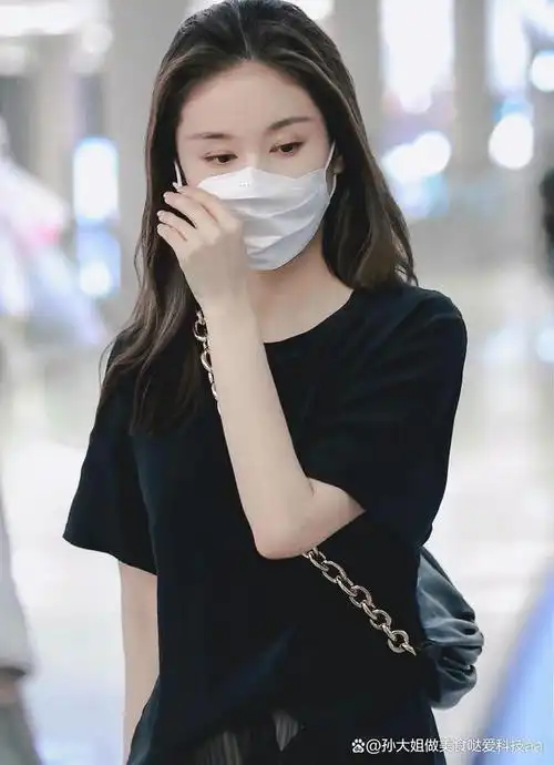 王子文,这位身高只有159cm的女明星,虽然在众多女明星中算是较矮的一