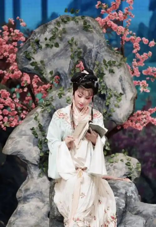 丹韵旭影——我眼中的越剧王派花旦李旭丹