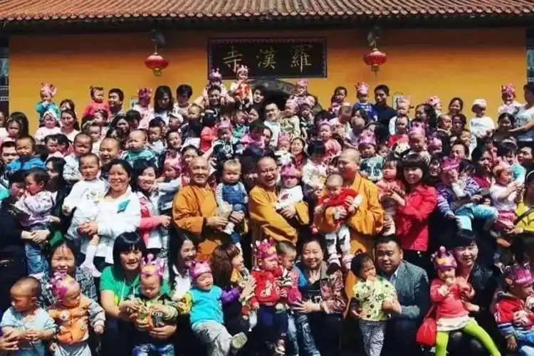 吴京新电影《一百零八》重现汶川大地震108个"罗汉娃"的故事