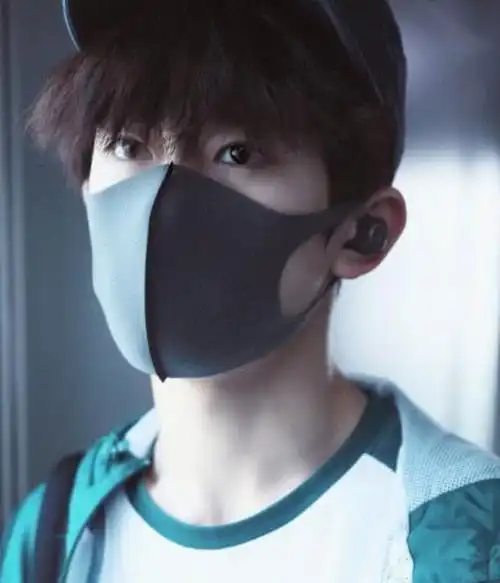 有种神颜叫易烊千玺戴口罩本以为会很普通谁知帅出新高度