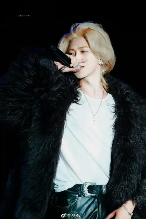 蔡徐坤洛杉矶音乐节舞台##蔡徐坤金发直拍