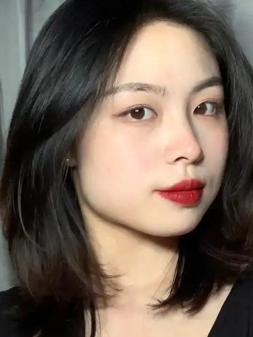 中长发直发中分发型图片