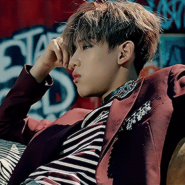 帅哥gif坐姿gif耍帅gif姿势gif