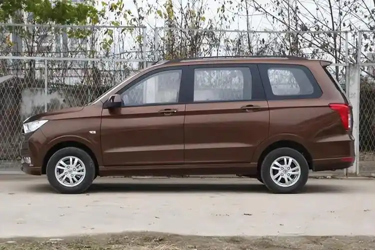 最新五菱面包车价格(售价5.39万元起)