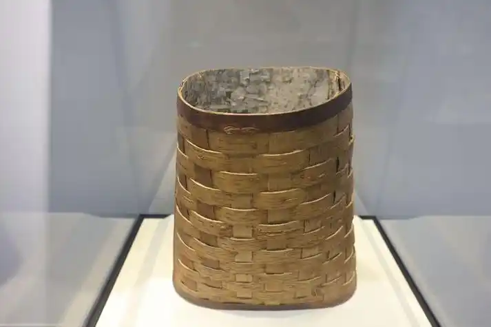 鱼皮战袍狍角帽亮相国家自然博物馆