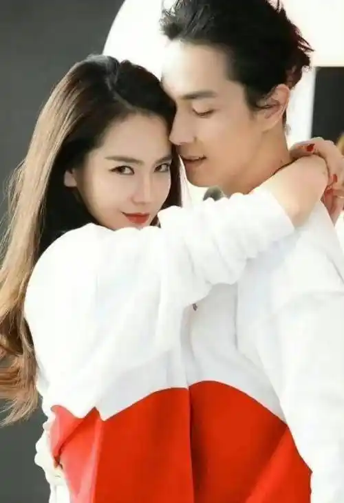 她曾大方承认是双性恋,二胎后复出录制节目,自嘲130斤观感欠佳_戚薇