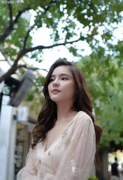 被誉为泰国甜心美少女,帽子小公主的李海娜,究竟有多美.