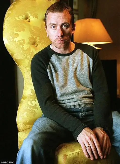 《海上钢琴师》男主自曝遭爷爷性侵 父亲同受害