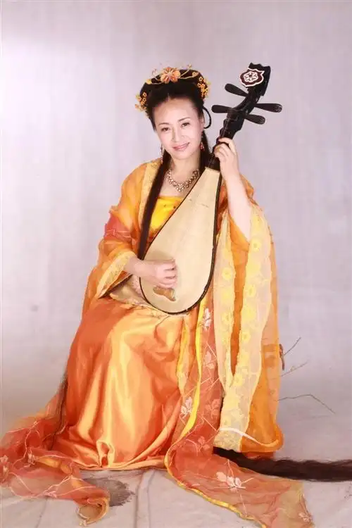 长发仙子沈淑香古装风采10