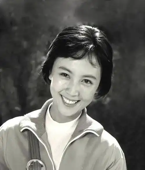 赵静与丈夫恩爱45年零绯闻如今66岁直面衰老比刻意扮嫩更美