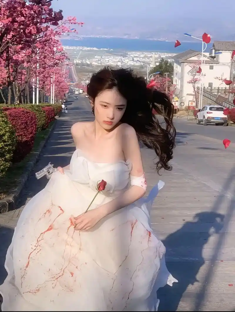 蛇姐壁纸来啦!#蛇姐 #壁纸分享 #杀猪饲料 - 抖音