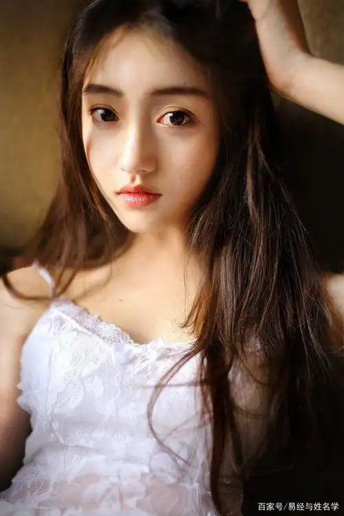 谢咏老师《易经》正能量:女人的美貌与智慧哪个更重要