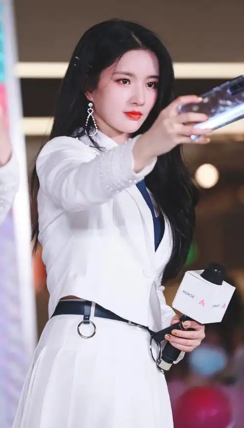 创造营2020|刘些宁. cr:人称嘉兴路黄老板