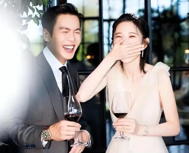 回顾有种整容叫唐艺昕结婚张若昀变化不大她却像换了个人