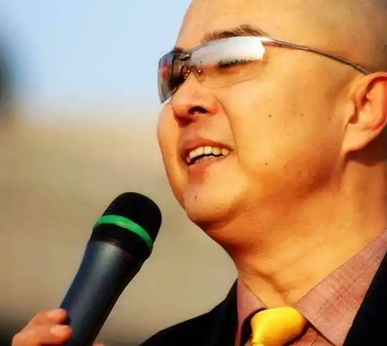 唐僧挣钱也难,62岁徐少华不惧条件简陋,卖力演唱成名作品_行业_观众