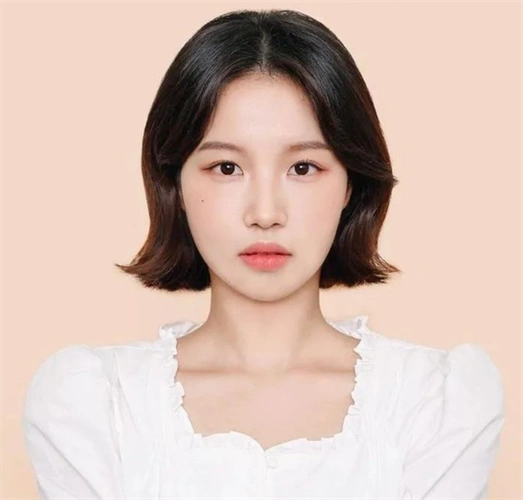 拍证件照绝对好看 锁骨之上2cm短发_场合发型 - 美发站