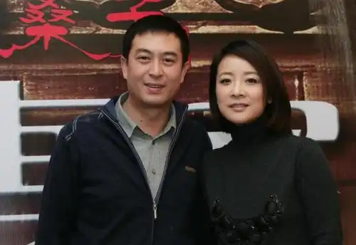 好命的陈小艺:被爆激吻照,私会神秘小鲜肉,老公却对她俯首称臣