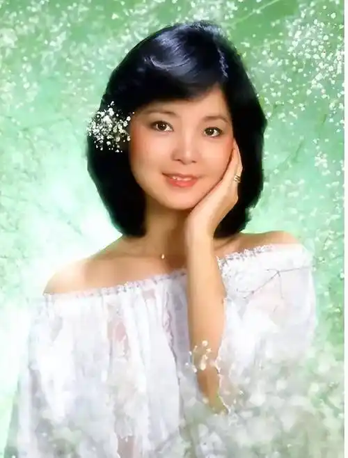 邓丽君仙逝27周年,任时光匆匆流去,永远怀念你_歌声_事业_保罗