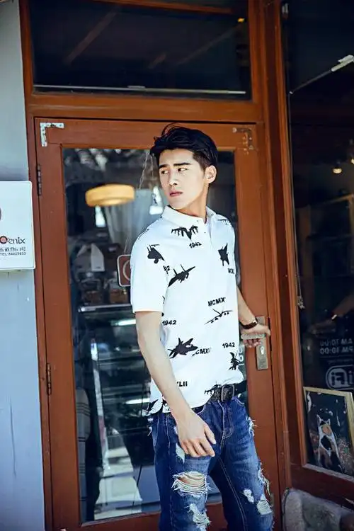 p>姜潮,1991年8月12日出生于安徽省合肥市,中国内地男歌手,演员,毕业