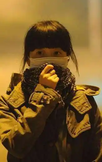 而真正的丑女一般也是不会介意出来吓人的,所以,戴口罩的女孩都是长