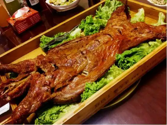 来自草原地区的风味美食,每样都很经典,看着垂涎欲滴!