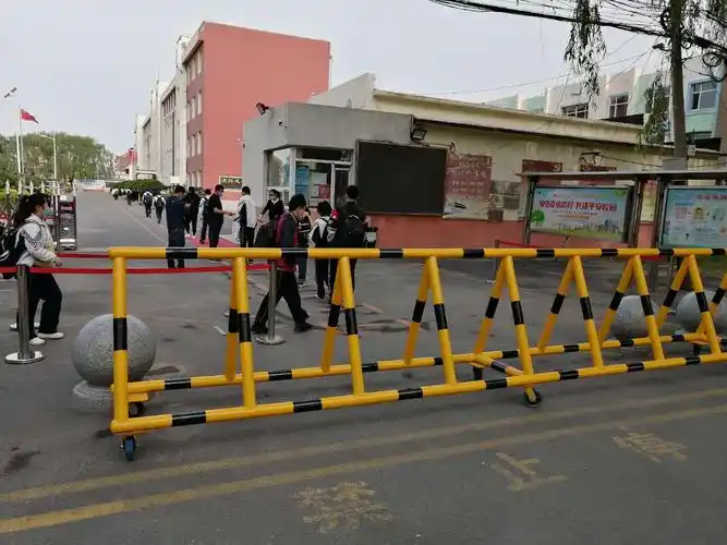 学校门前设置防撞石球,防撞拒马移动护栏