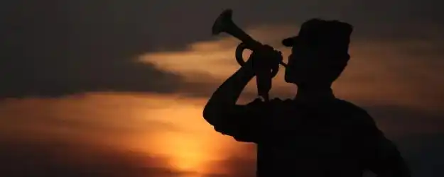 吹冲锋号的战士叫什么