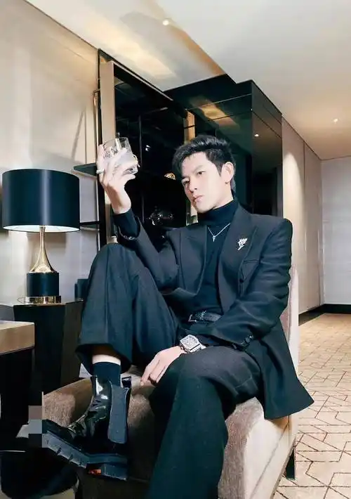 獒犬,原名庄濠全(owodog zhuang),1982年10月30日出生于台湾省台中市