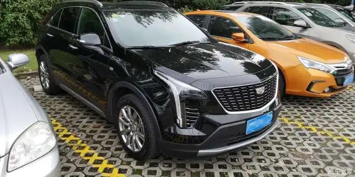 【图】黑色xt4,墨灰xt4,还有xt4和xt5同台的照片_凯迪拉克xt4论坛