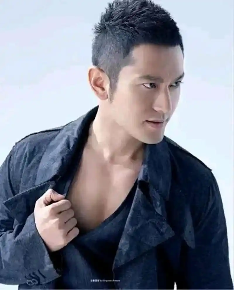 以前的黄晓明,头发真是少的可怜啊?