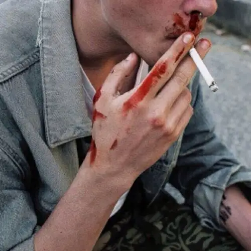 嗜血英雄抽烟头像