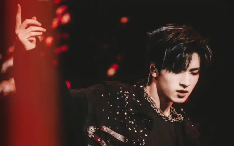 少年王者严浩翔巴比伦舞台混剪炸裂全场