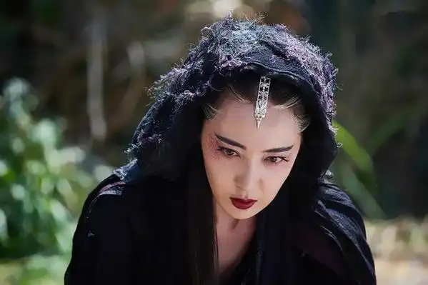 射雕米露演梅超风发型凌乱不失美感