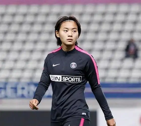 中国女足英雄王霜:5岁时被抛弃,母亲早逝,狼狈离场时泪如雨下