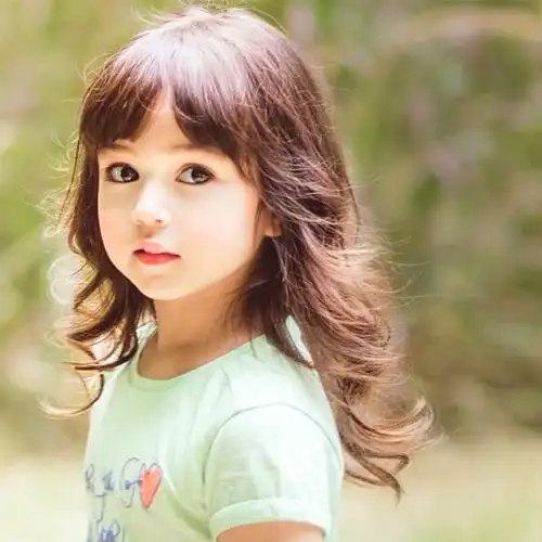 18新款时尚漂亮女宝宝图片海报孕妇胎教照片画混血婴儿墙贴bb墙贴画报