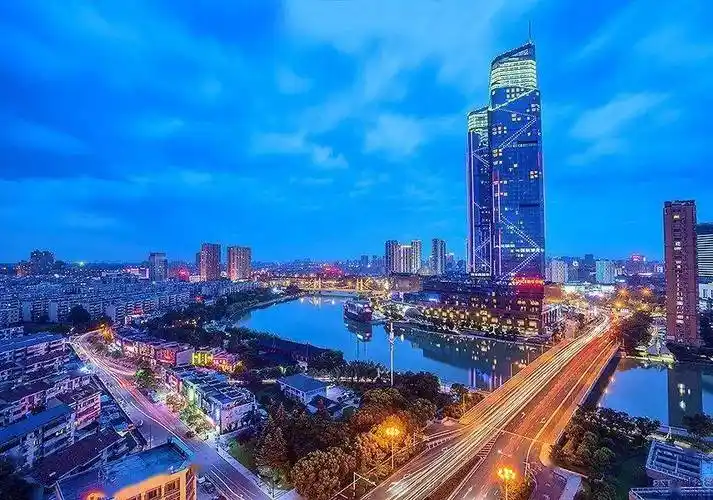 9平方公里,吴兴区是湖州市主城区,下辖6个乡镇,13个街道,全区户籍人口