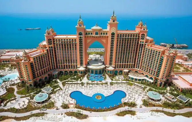 最近,迪拜有个酒店就因为太土豪火了.