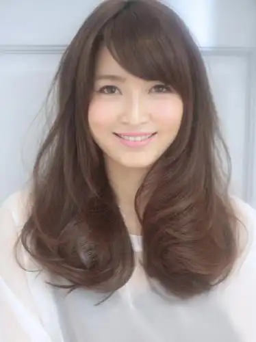 圆脸斜刘海发型设计图片