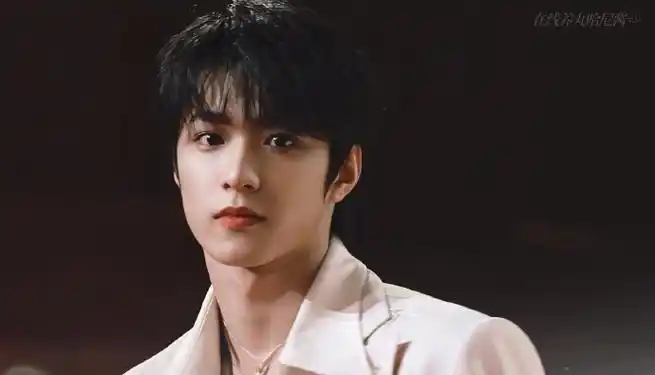 刘耀文 fashion item##gq内场