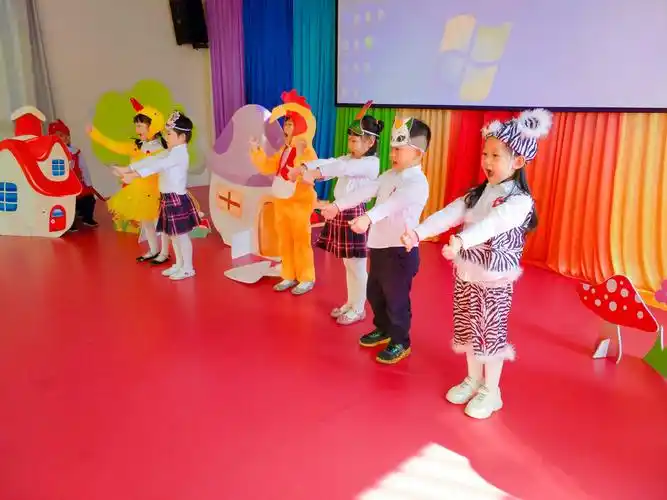 大班表演游戏:金鸡冠的公鸡